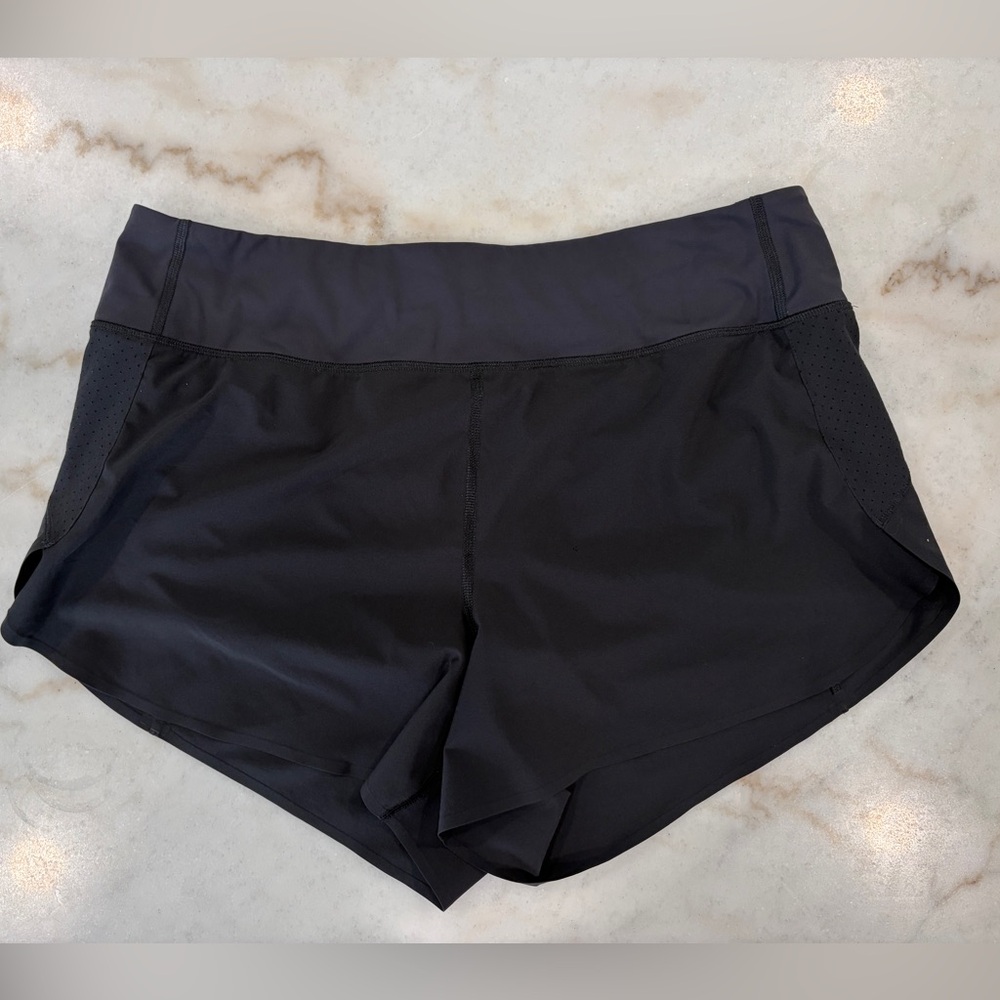 3-pack - Athleta Run With It 3.5” Short - Size L - Great Condition - Picture 2 of 9
